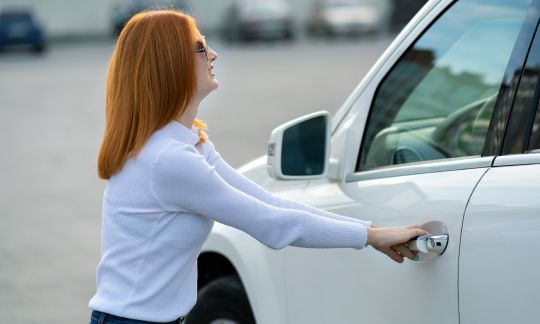 woman tries to enter a car