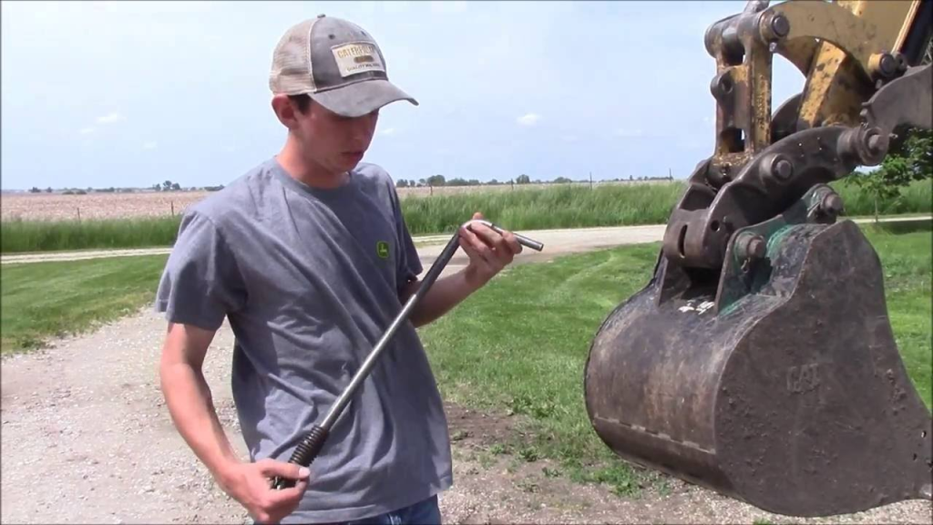 Changing Buckets on a Mini Excavator: A Quick and Easy Tutorial